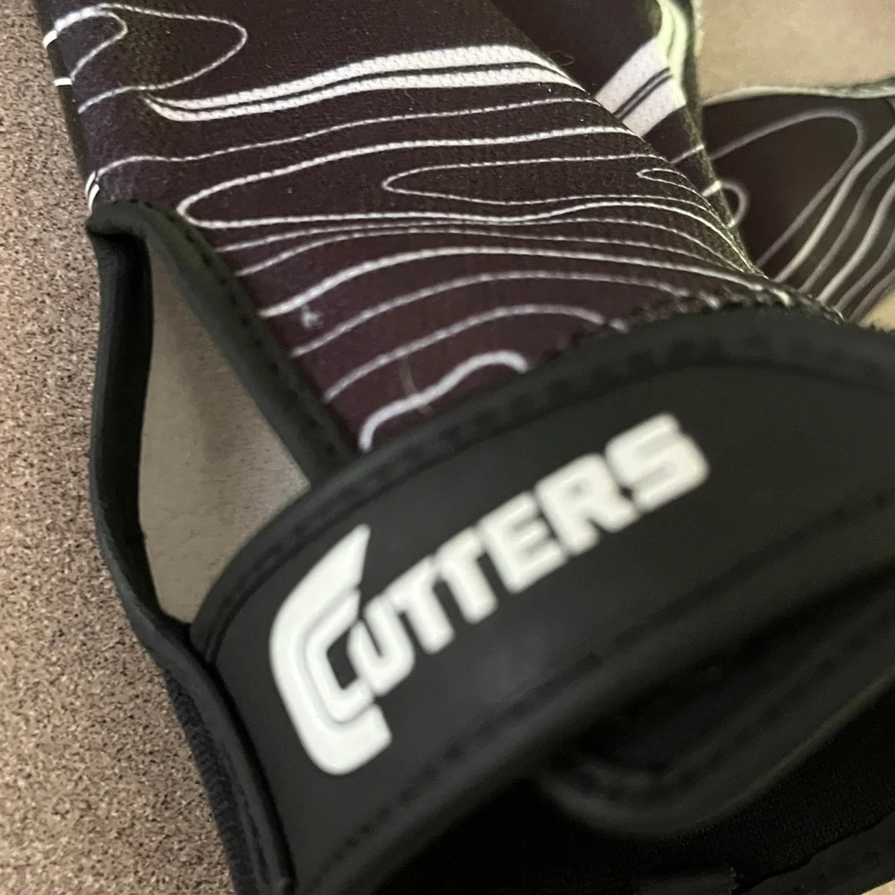 Kids Black Patterned Mittens